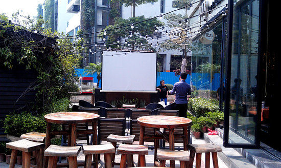 Luna Bar & Restaurant